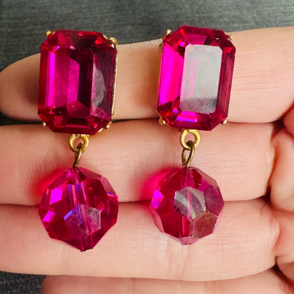 LES BERNARD Hot Pink Fuchsia Gem Crystal Drop Clip Earrings Gold tone Vintage